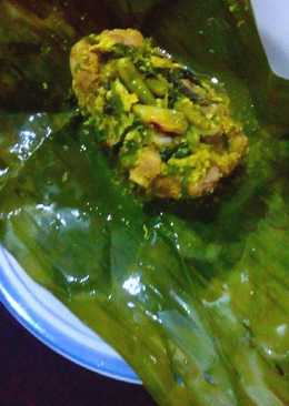 Pepes ayam bumbu kuning