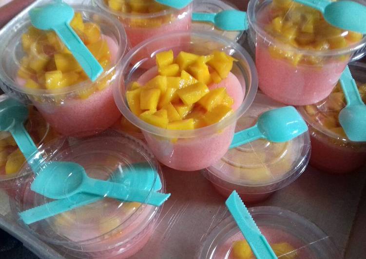 resep makanan Puding leci toping mangga