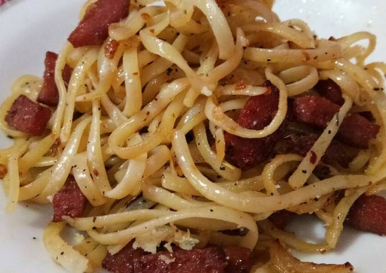 cara membuat Fettucine Oglio Olio with Smoked Beef