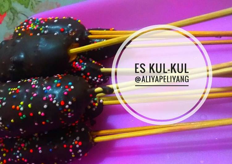 bahan dan cara membuat Es kulkul pisang beku aka pisang coklat