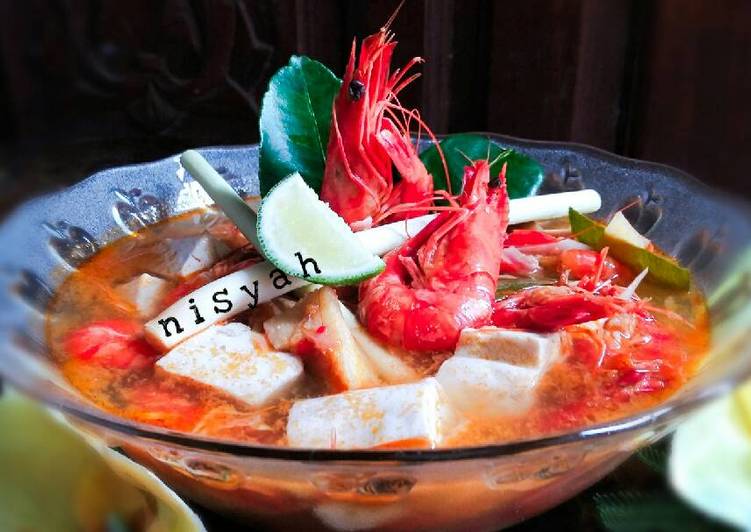 gambar untuk cara membuat Tom Yam Bening Tahu Udang ~ Gurih, Pedes, Asem-asem Segerrr.