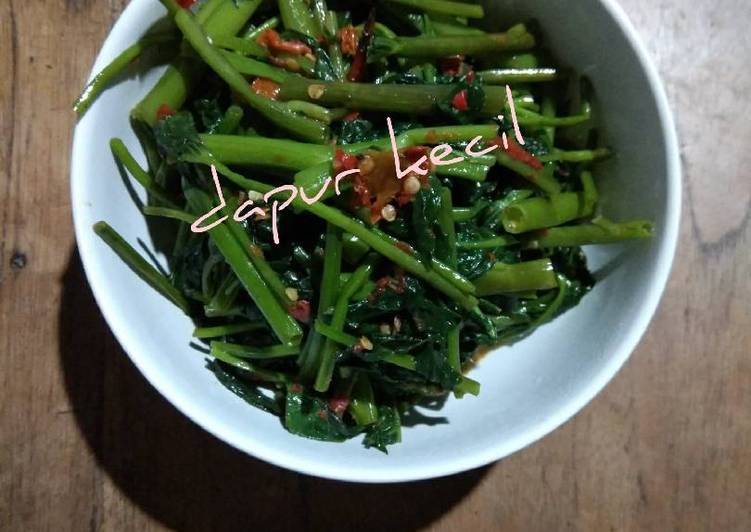 gambar untuk cara membuat Plecing kangkung goreng