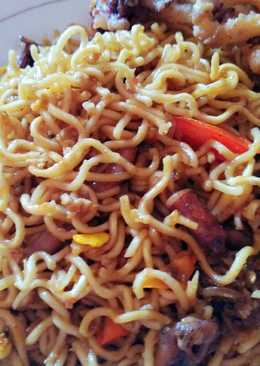 Mie goreng + cumi krispi