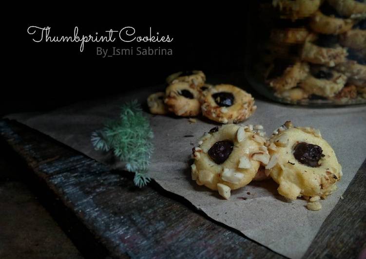 gambar untuk resep Thumbprint Cookies kacang mente dg coklat filling #pr_kuekering