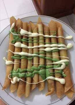 Kulit Lumpia isi Keju Mozarella toping pasta greentea & vanilla