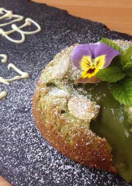 Green tea lava cake