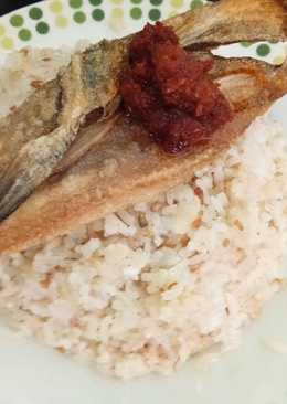 Nasi Uduk Goreng Ikan Asin Tawar Kalimantan