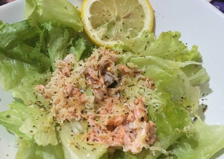 Resep Salmon salad (dari bahan sisa kaldu ikan) Kiriman dari Gita