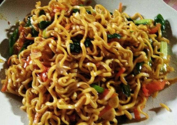 gambar untuk cara membuat Mie goreng pedes manis