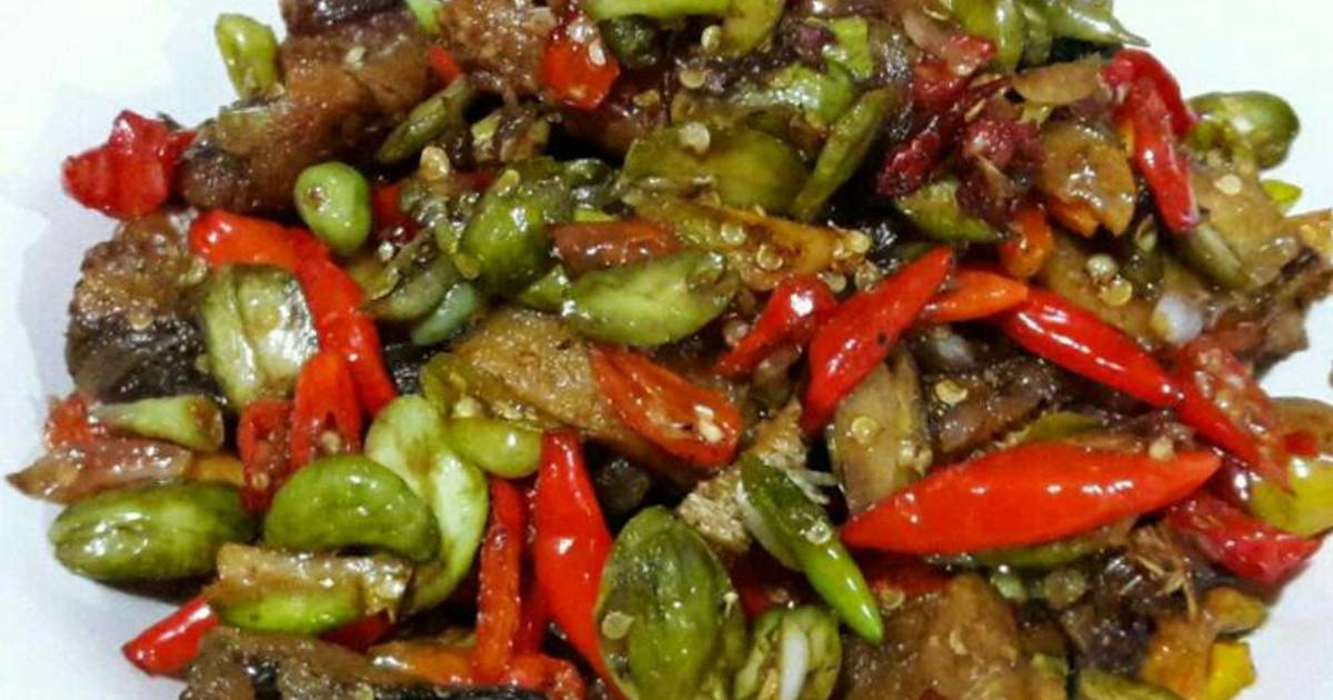 Resep Ikan  asin  tumis  pedesssss oleh Achie Razak Cookpad
