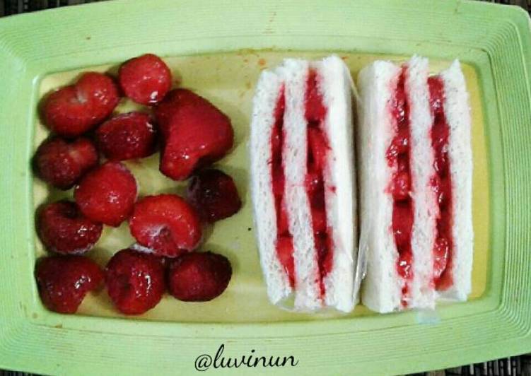 Resep Strawberry Sandwich Oleh luvinunfoodart