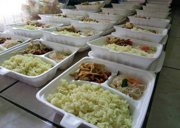 gambar untuk cara membuat Nasi Kuning Praktis Khas Syukuran Ultah