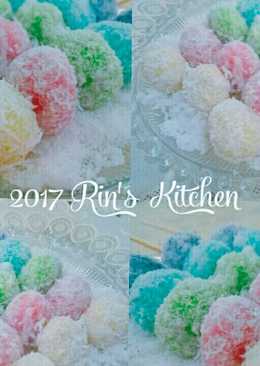 Klepon rainbow isi gula merah dan kacang tanah