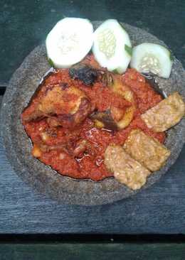 Ayam & Tempe Penyet Sambal Terasi