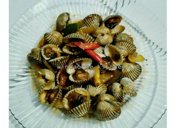 bahan dan cara membuat Kerang Dara Asam Manis Pedas