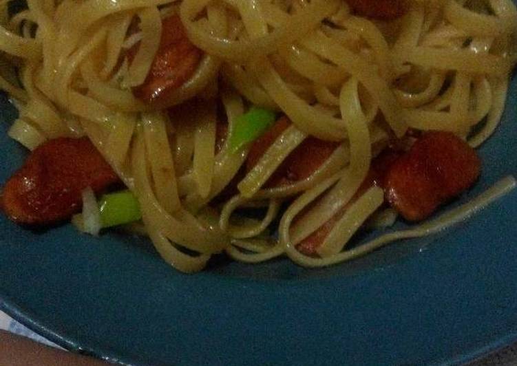 bahan dan cara membuat Fettucini Sosis