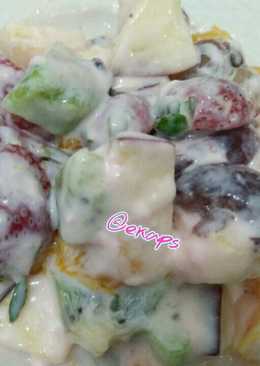 salad buah saus yogurt