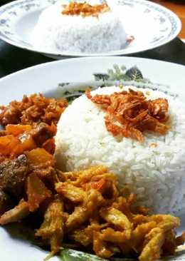 Nasi uduk komplit