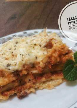 Lasagna With Cheese Sauce