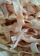 Keripik bawang kulit pangsit