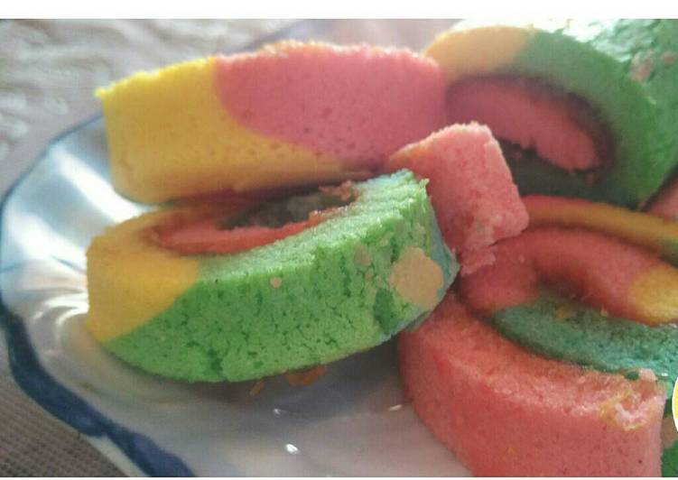 resep lengkap untuk Bolu gulung pelangi / rainbow roll cake