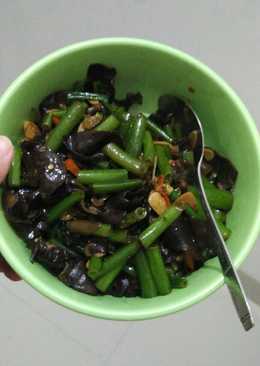 Tumis bunga bawang dan jamur kuping