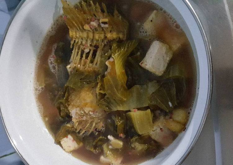 bahan dan cara membuat Sop Ikan Sayur Asin