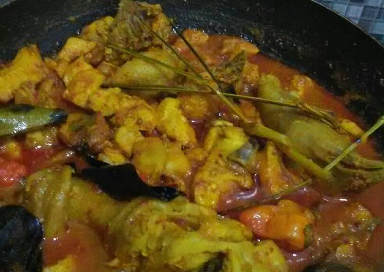 Resep Gule ayam gurih pedas - Fitria Nurfajaryati