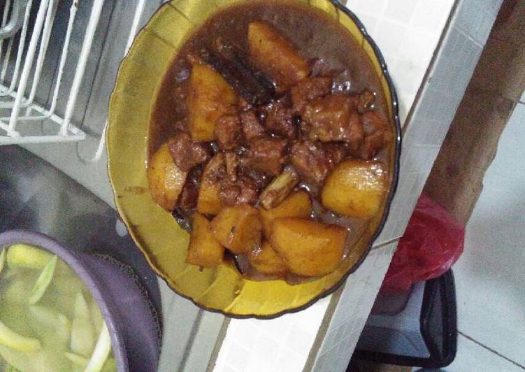 Resep Semur daging vs kentang Karya Adhyastha Adhisty