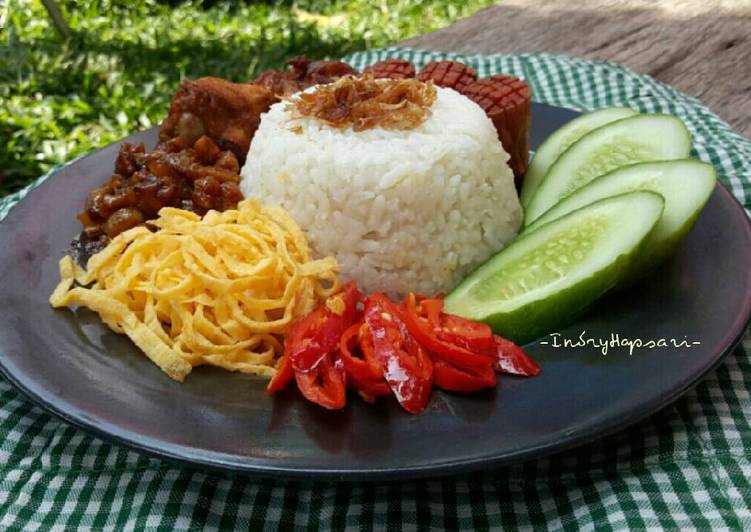 resep lengkap untuk Nasi Uduk Sederhana Magicom for Ashila's Birthday