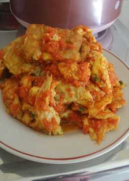 Telur dadar balado