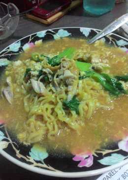 Mie Kuah Ganjel Perut (pakai apa yang ada di kulkas)