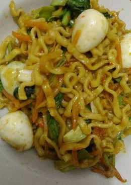 Mie goreng telur puyuh