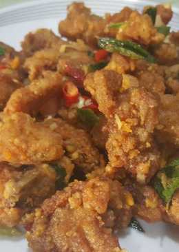 Chicken salted egg yolks (ayam goreng telur asin)