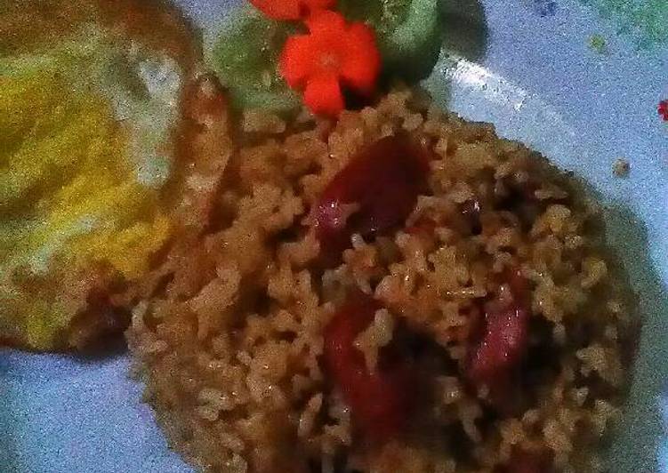 gambar untuk resep Nasi goreng sosis
