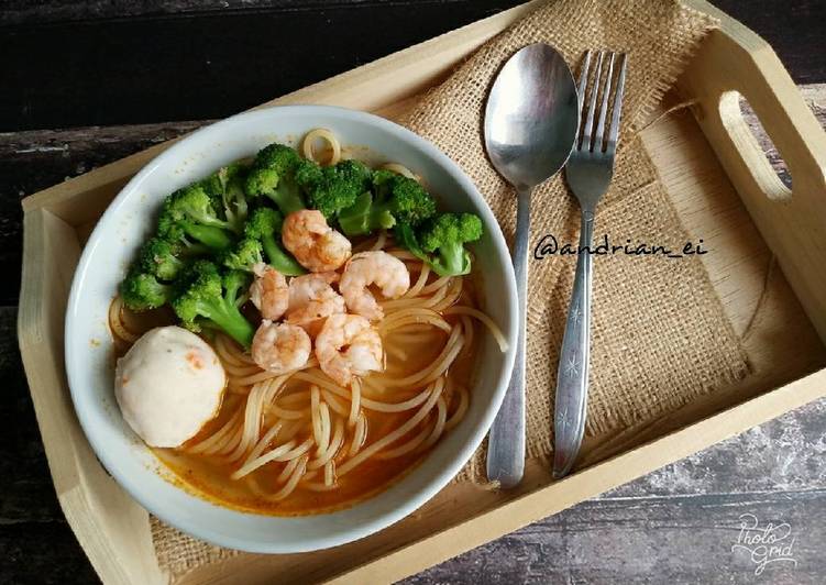 resep lengkap untuk Spagetti Kuah Tom Yam