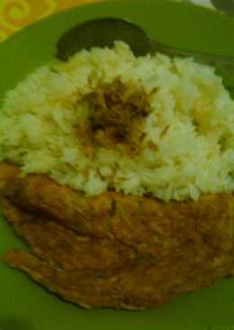 Nasi uduk telor dadar