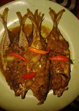 Ikan bumbu acar