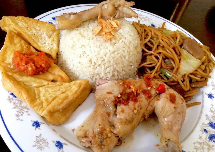 resep makanan Nasi Hainan with pekcamkee (Steam Chicken)