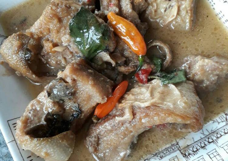 resep lengkap untuk Mangut iwak Peh (ikan Pari)