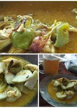 Lontong opor ayam asam pedas