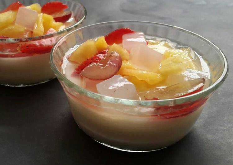 resep lengkap untuk Puding Susu Siram Buah