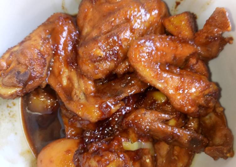 bahan dan cara membuat Semur ayam kentang dan telur