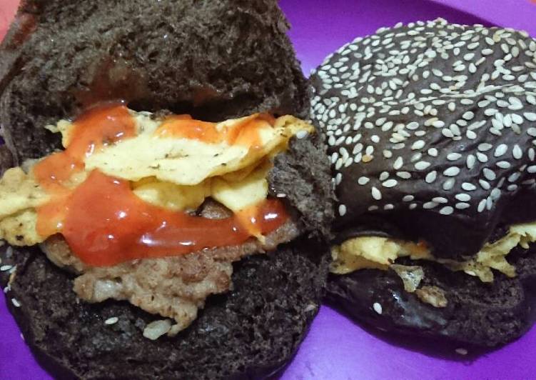 resep homemade burger with black bun