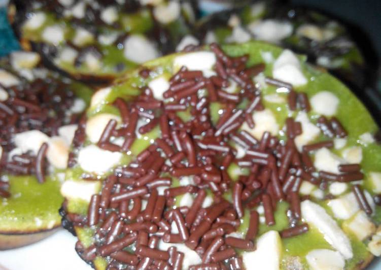 bahan dan cara membuat Kue Cubit Matcha Topping Kacang Meses (No Mixer)