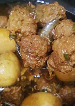 Semur telur dan bola-bola daging