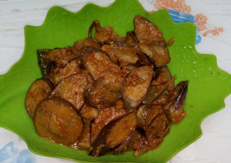 bahan dan cara membuat Terong goreng balado seuhahhh