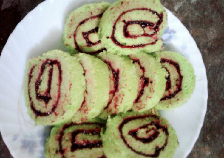 resep makanan Cake gulung selai buah naga