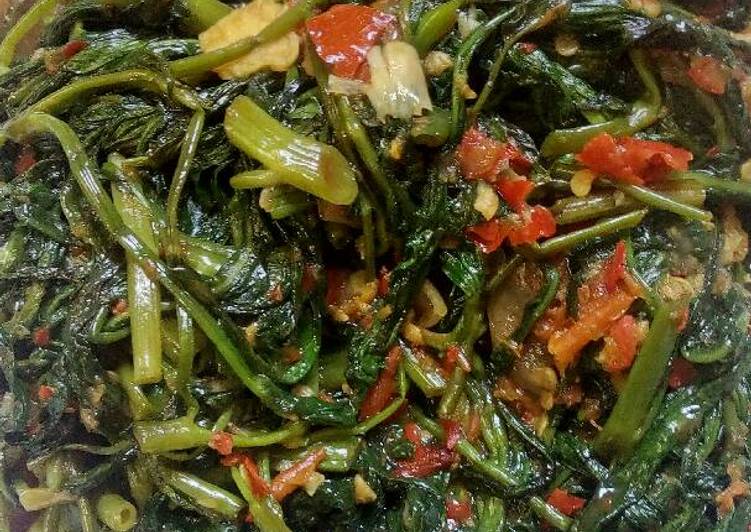  Resep Tumis kangkung bumbu terasi oleh Yusnani Erwiyati 