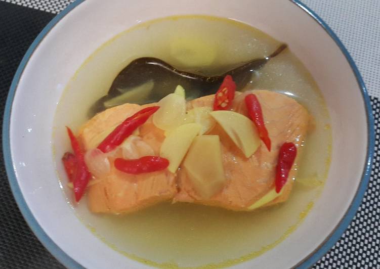 resep lengkap untuk Sop ikan salmon bening